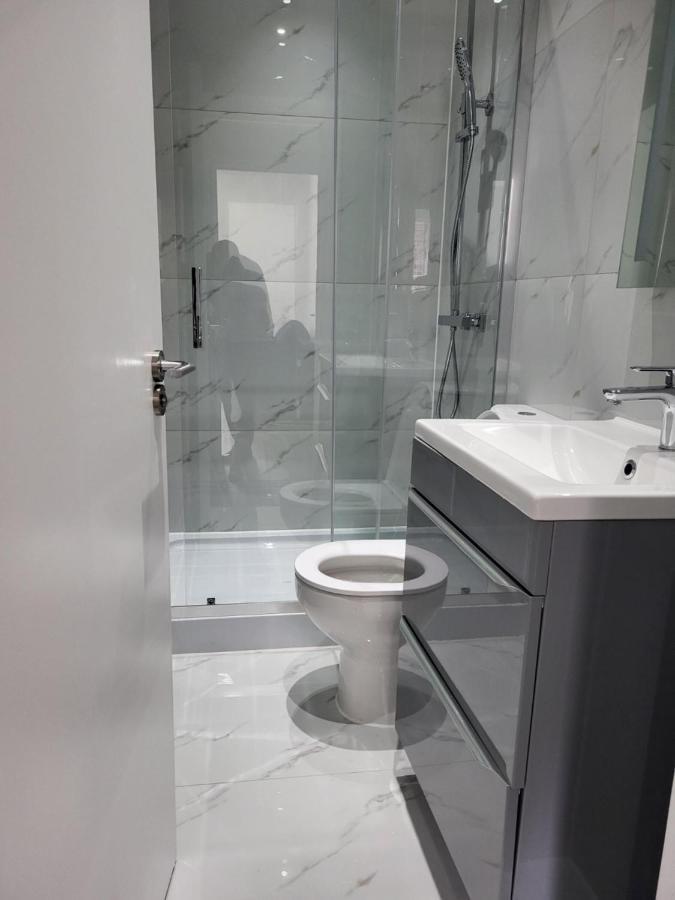 1 Bed Flat, Airport Pick, Drop Available Fibre Broadband, New, Washer Dryer, 10 Mins From City Centre Дартфорд Экстерьер фото