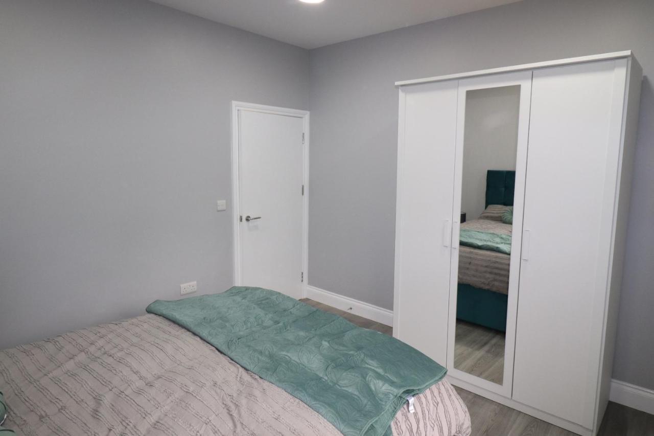 1 Bed Flat, Airport Pick, Drop Available Fibre Broadband, New, Washer Dryer, 10 Mins From City Centre Дартфорд Экстерьер фото