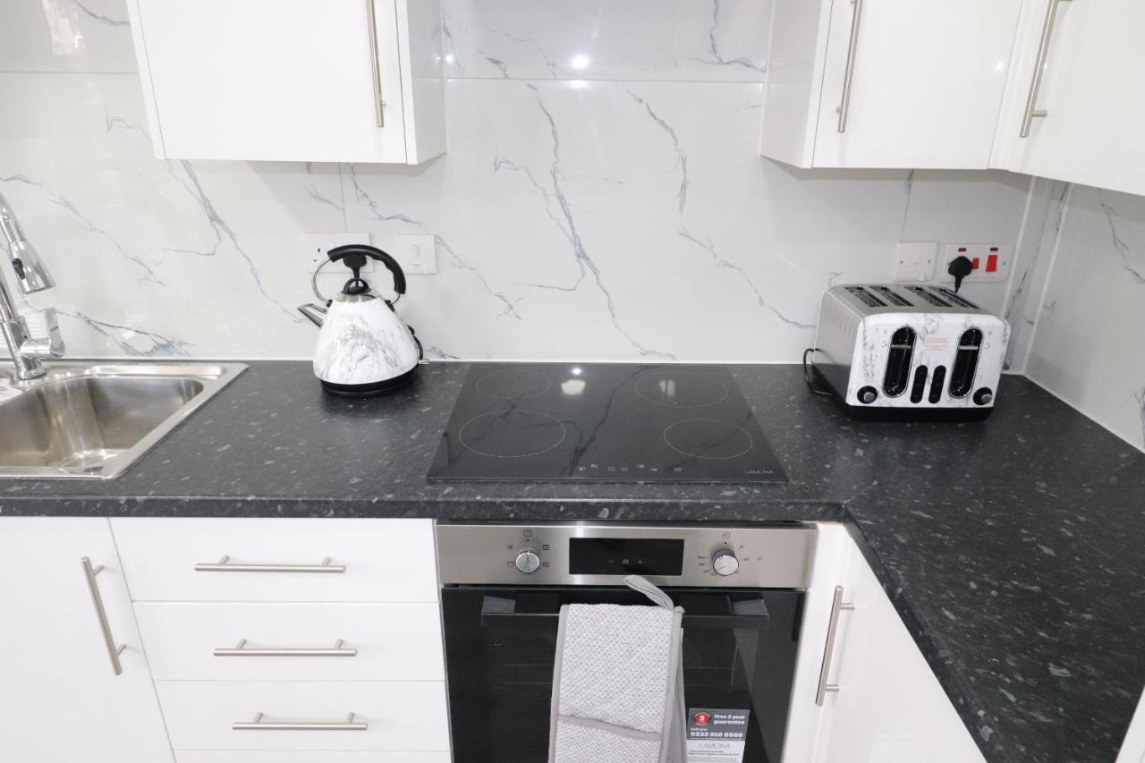 1 Bed Flat, Airport Pick, Drop Available Fibre Broadband, New, Washer Dryer, 10 Mins From City Centre Дартфорд Экстерьер фото